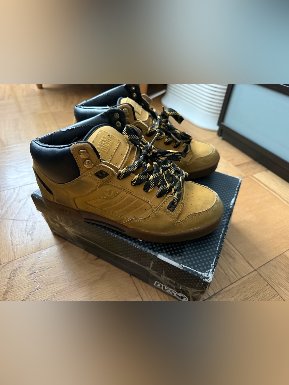 Size 10 DVS Militia DV00110263 Mens Brown Skate Inspired Sneakers Boots